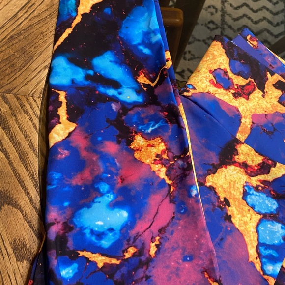NEW Agstract Apparel Yoga & Athletic Leggings Crystal, Rock, Earth Prints-Lava - Picture 3 of 7